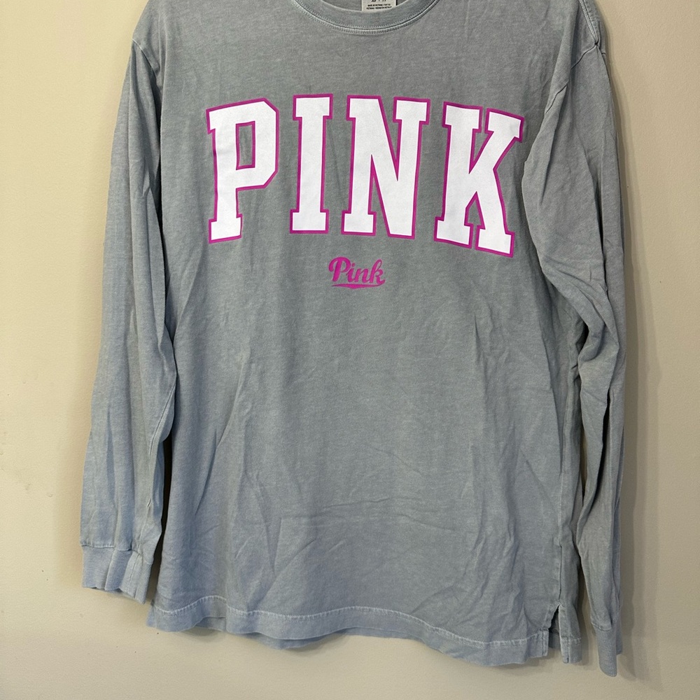 PINK Victoria's Secret Gray Long Sleeve Tee with Pink Lettering